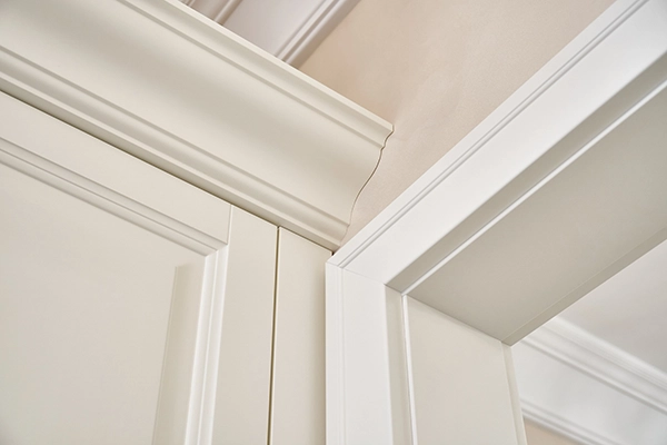 Architrave moulding